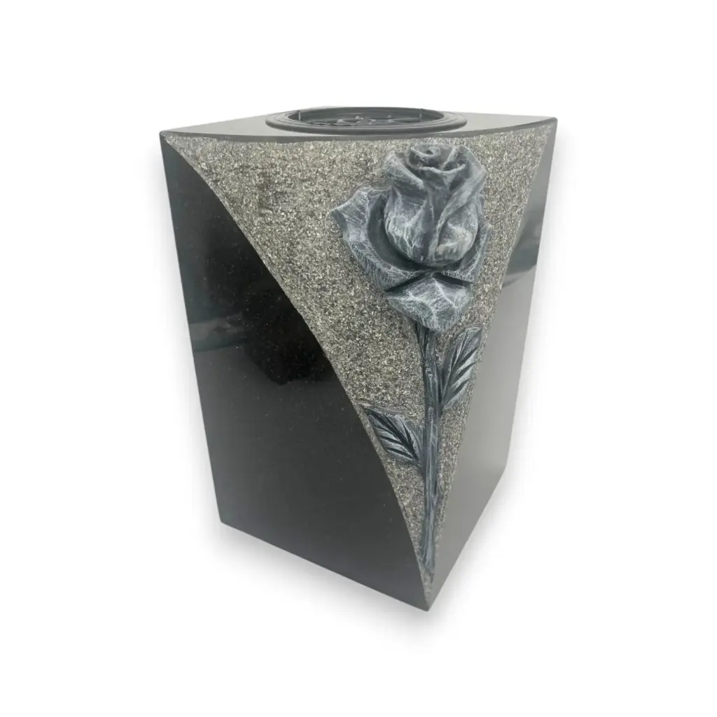 Vase sculpté avec rose VFRO